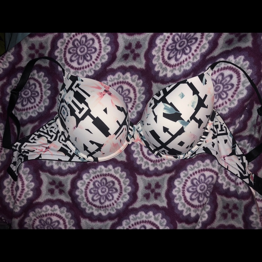 Victoria’s Secret PUSH-UP Bra 34DD